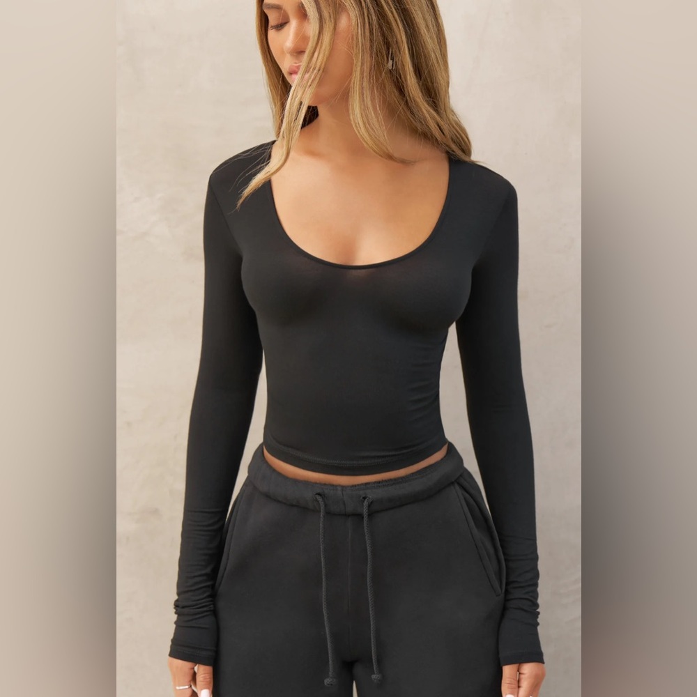 Joah Brown Scoop Neck Long Sleeve Top
